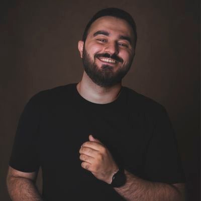 علاقهمند به خلقِ محتوام و فکر میکردم تا آخر عمر کارم همینه، تا روزی که سروکله هوش مصنوعی پیدا شد :)