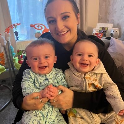 lozzajbarnden's profile picture. everything that kills me makes me feel alive