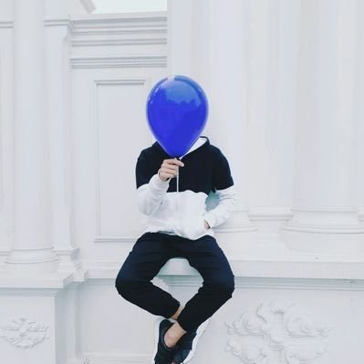 (ﺑـﻌﺾَ ﺁﻟﻨﺎﺱَ ﺣﮕﺎﻳﮧَ ﺟﻤﻴﻠﻬﮧَ ﻟﻦَ ﻳﻌﻴَﺪﻫﺎ ﺍﻟﺰﻣَﺎﻥ ﻣﺭﺗﻴﻦَ)..