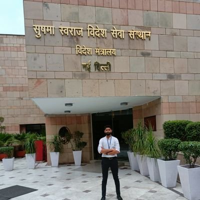 Assistant Section Officer in Ministry of External Affairs🇮🇳
former - Inspector of Income Tax (CCA Delhi)
Earlier Worked in ESIC DMD as UDC