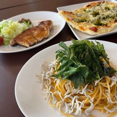 伊豆大島のイタリアンCafe🇮🇹🌴 元町港から徒歩1分✨🚶‍♂️寿し光の1階です🐟 TEL:04992-2-3651 7:00〜17:00ノンストップで営業中!!