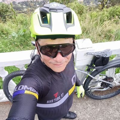 Soy de Toca Boyaca Colombia
No soy el mejor tampoco el peor !
