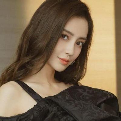 Angelababy，中国内地影视女演员、时尚模特。