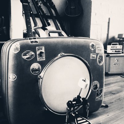 lesterfari's profile picture. Occasional music maker.