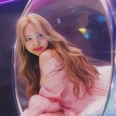 LisaStepOnMe's profile picture. kpop fan era