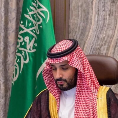 كُلما ضاقت عليك تذكّر أن أرض الله واسعة، والأرزاق وافرة، والخيرات كثيرة، والأبواب متعدّدة، والطرقات مُتفرّعة، وأنك بين يدي عزيزٍ كريم.🫶🏻
