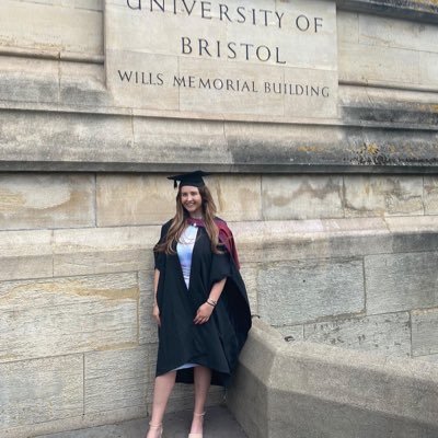 MissTEnglish99's profile picture. English teacher📝 Law grad⚖️ Firmly believe happiness and success comes from doing something you love