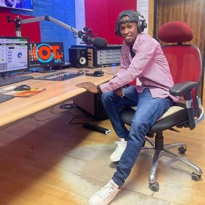Kizzy_K10's profile picture. OAP (VOP 90.3FM LAGOS)
Football Analyst and Commentator •
Presenter•
Content Creator•
Song/Brand Promoter.
I am Kizzy-K and I'm in love with the media•
