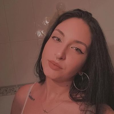 Trabajadora Social ♀️
🖤🏳🌈A(l)ma libre.
ig:@_isaaurbano8
Soy poesía en @imur__
📘Mi libro: LETRAS PRISIONERAS DE UN ALMA QUE VUELA.