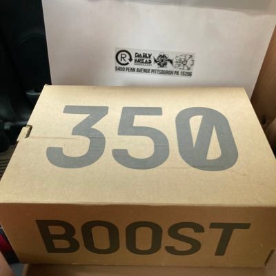 RHYZ77373503's profile picture. Shoe reseller
