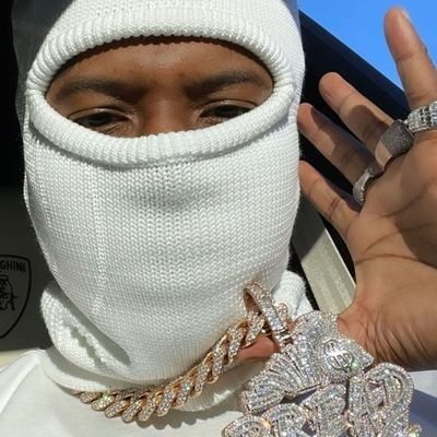 Aleks65704424's profile picture. pp