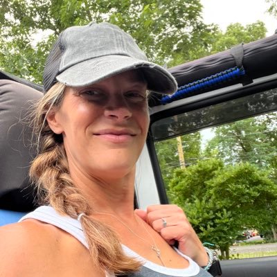 I teach Science-y things. 🫀 Anatomy & Physiology 🔬 General Biology 🥼 Sports Medicine ⭐️ Northstar Nation ⭐️ When I’m not teaching I Eat-Sleep-Jeep ✌🏼