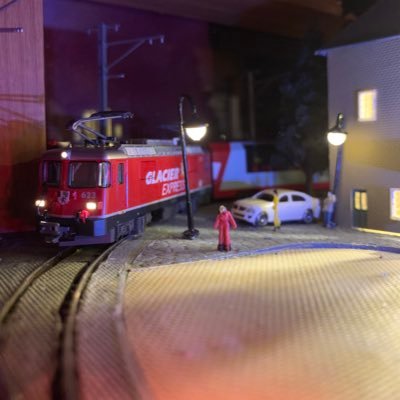 ProMikkabouzu's profile picture. 飽き性、堪え性無し、三日坊主のプロフェッショナル。 奥行き30cmチョイの窓台に、kato rhbシリーズ・Bトレ用？ミニレイアウトを2年くらいかけてやっとこさ形にしました。制作記ほど立派なものはできないので主に過去の工作物の供養用な垢です。