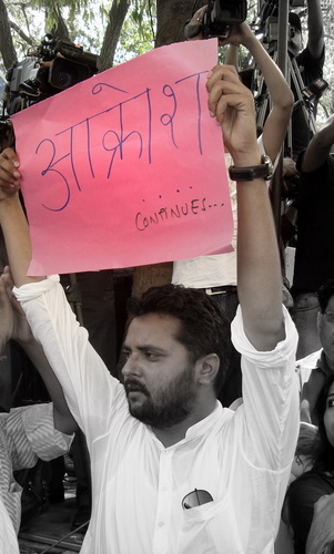 अपनी नाक़ामी का एक सबब ये भी है 'फ़राज़', चीज़ जो मांगते हैं सब से जुदा मांगते हैं ..