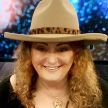 wheresrosemary's profile picture. Love great storytellers, fountain pen journaling, European Christmas  Markets, Lusitano horses, and classical guitar.