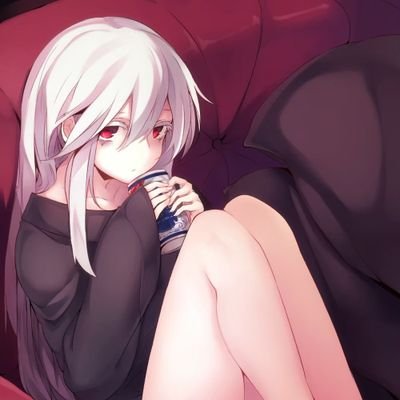 kuromoon1218's profile picture. 當等雨的花  又到落梅季
當又等到雨落的梅花季
他也想著家  誰不想回去
他誰也不想  想著回家去