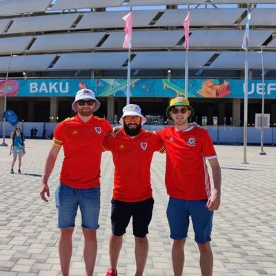 Follower of @cymru home and away 🏴🍺⚽️ Hirwaun. 30