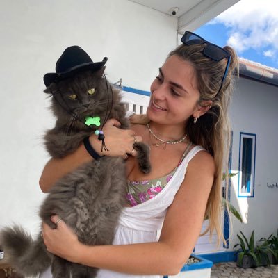 gabby_paolone's profile picture. a bule living in indo 🌴 insta: @gabbypaolone