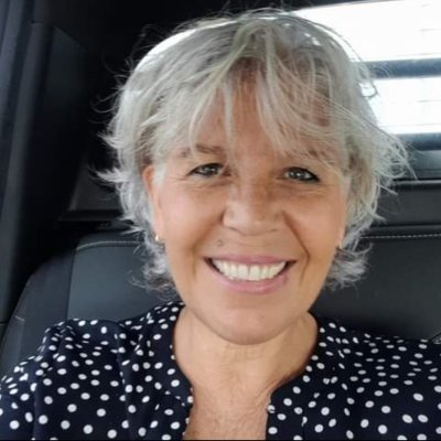 Servidora da Universidade Federal do PR,
aposentada. Ex-vereadora de Ctba. Ex-  Secretária de Políticas para as Mulheres da Prefeitura de Ctba de 2013 a 2016.