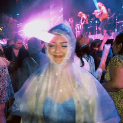 _gela_tina's profile picture. Enfermera 🩹                              Cada dos minutos, desesperación