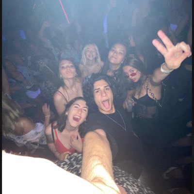 LoganTuypens's profile picture. ( ͡° ͜ʖ ͡°)