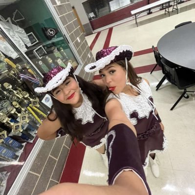 teenaddomenico's profile picture. lhs’23                                                                               varsity farmerette