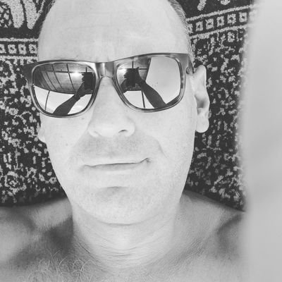 Lucis149322151's profile picture. Le donne si innamorano di ciò che vedono e di ciò che sentono,ecco perché gli uomini mentono e le donne si truccano ❤️