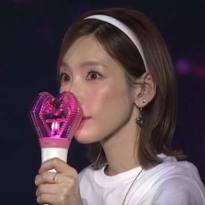#김태연: whatever it is, do it well while you can love, and while you can be loved 🦋
