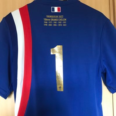 @Nico0863 de retour avec un nouveau compte. ASM et rugby en général. Un peu con mais je me soigne.