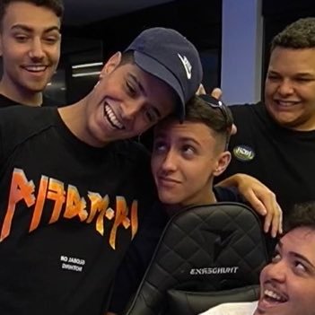 @eutainacosta @loud_victor vcs são minha salvação todos os dias✨