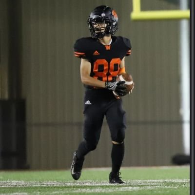 🏈-#38 Safety
🤼‍♂️-138 lbs
🏉-#15 fullback |
5'7
GPA-3.6
Bench-185
Deadlift-375
Squat-285