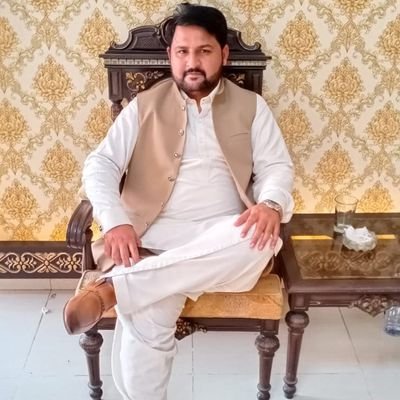 میں حق پرستوں کی اک قبیل سے ہوں 
جو حق پہ ڈٹ گیا اسی لشکرقلیل سے ہوں 
میں یونہی دست وگریبان نہی زمانے سے
میں جس جگہ کھڑا ہوں کسی دلیل سے ہوں.
