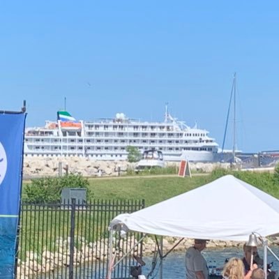 Watching Milwaukee’s Vibrant shipping community from the the shore of the greatest city in the Midwest