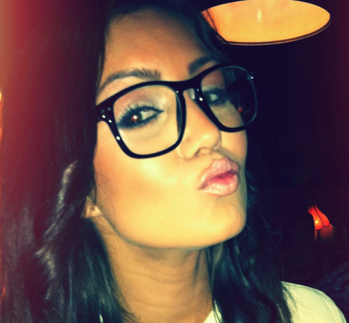 Hi I'm Pia, and this is the twitter page of my website: http://t.co/Zv6usFv8W0 A daily blog about iPad, Android, WebOS and Tablets.