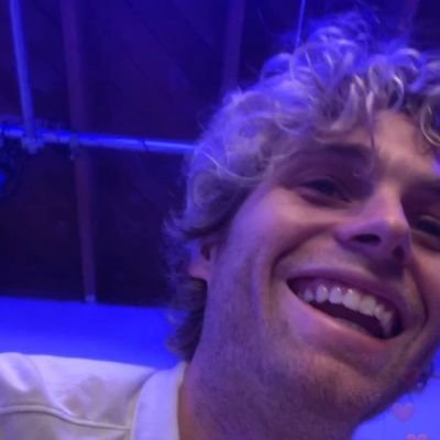 soy 4/4, ojo  
     
                                                cashton lane