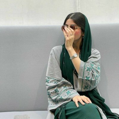 الرضا يسُتوطن‌ قلبِي‌ بكُل‌ دقيِقه معك 💗.
