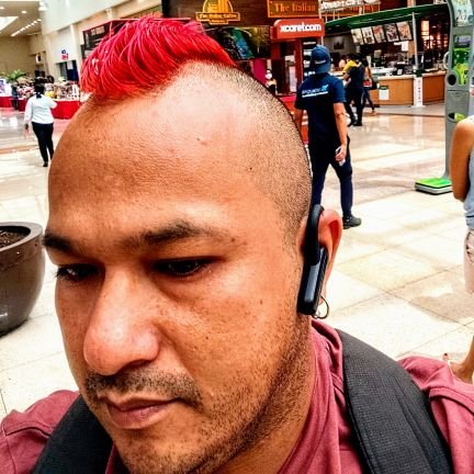 llallyc4's profile picture. Soy cocinero y me gusta estar al tanto de todo, amante del deporte en general y la buena música, además del buen cine claro y de tener excelentes amigos.