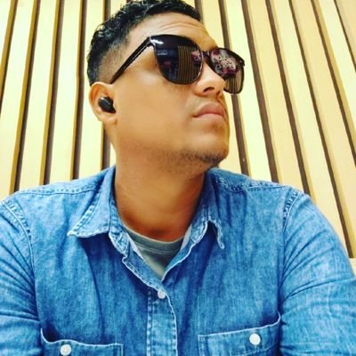 Trabajador,amante de la musica.