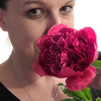 LeahApineru's profile picture. #motivate, #act, & #inspire through christ alone.
with a little help from: 
#faith 🛐
#family  👨‍👩‍👧
#friends 💞
#frenchroast ☕
#frankincense 💦