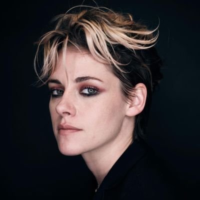 ❛Help me to name it.❜| #fanaccount | Not Kristen Stewart | #Fake | Practices Drawing at Blackwell Academy | Mature Themes |