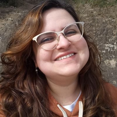 La luz viaja más rápido que el sonido, por eso algunas personas parecen brillantes antes de hablar.