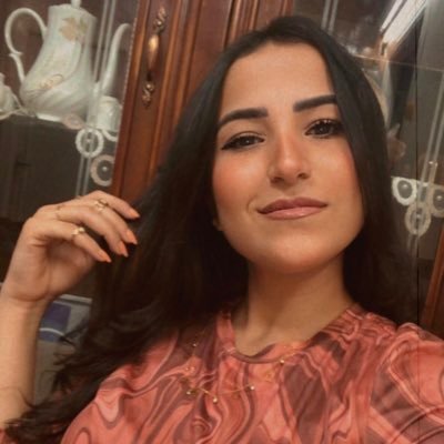 سألت الله الذي لم يشبعني منك في الدنيا أن احتضنك حضناً ينزع وحشة فراقك الموجعة مني عند باب الجنه ♥️♥️