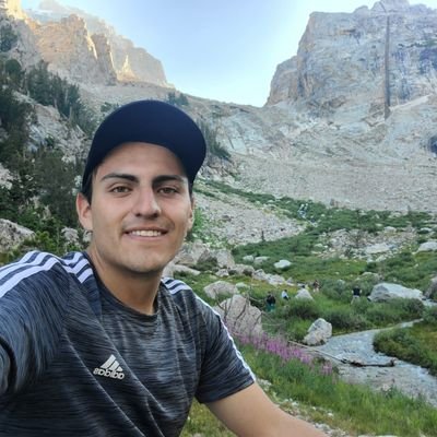 Born and raised in The Andes
Mining Engineer
Mountaineer
Tennis