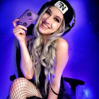 @Twitch streamer by night, Tik-Toker by day|| Bringing smiles with my weirdness and causing chaos||👉Business sarabeargamer@yahoo.com
All links are below!