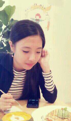 lee_woojung's profile picture. Ewha Womans Univ. ,humanitas, adpower25 AE , cosmocampus editor, and 20.