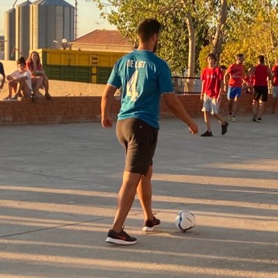 RogadoDavid99's profile picture. Graduado en Ciencias de la Actividad Física y del Deporte / Master en Profesor de Educación Secundaria/Entrenador UEFA B
