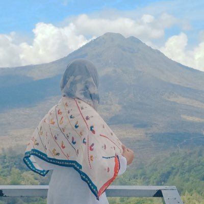 dianwndari's profile picture. isinya cuma marah-marah