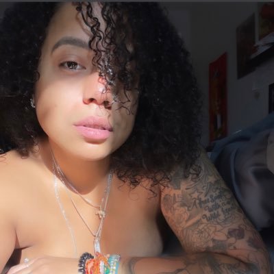 🐘🧜🏽‍♀️🐉🎍🍃💨🧩🇩🇴👸🏽 one of “those” twitter people
