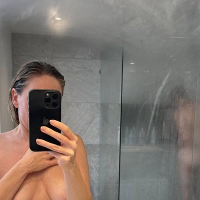 Pareja. Yo soy bi, el hetero. Exhibicionisntas. Cuenta manejada por ambos. Natural100%. Contenido nuevo todos los días y sin censura en el link.