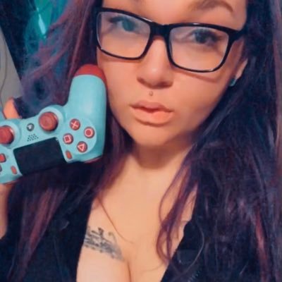 Single Mom 💜 CPTSD Survivor 🎧 Twitch Streamer 🎮  PC Gamer 💪🏼